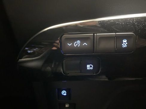 Used 2020 Toyota Prius Prime XLE image 40