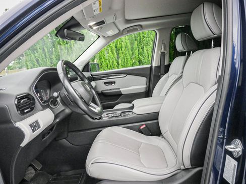 Used 2025 Honda Pilot Elite image 7