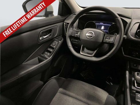 Used 2025 Nissan Rogue SV FWD image 20