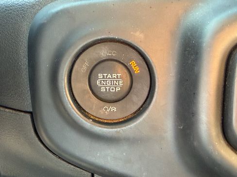 Used 2023 Jeep Wrangler Unlimited Sport AWD/4WD image 18
