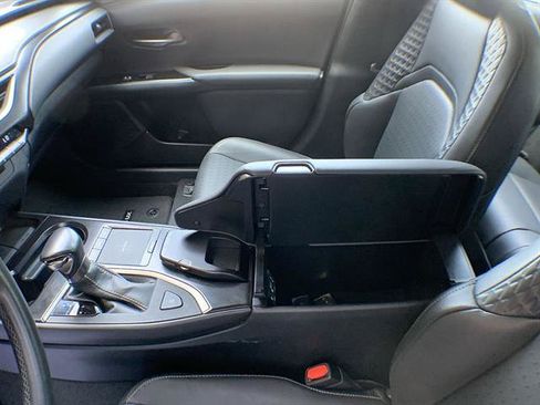 Certified 2022 Lexus UX 200 w/ Accessory Package (Z2) FWD image 20
