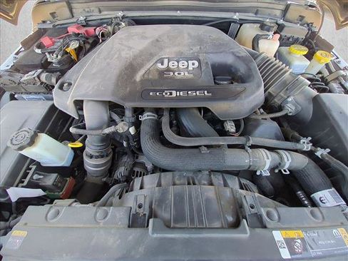 Used 2022 Jeep Wrangler Unlimited Rubicon w/ Cold Weather Group image 18