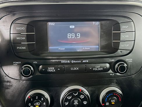 Used 2016 Kia Soul + image 17