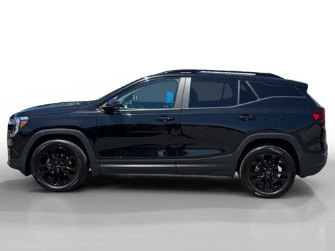Used 2022 GMC Terrain SLE w/ Driver Convenience Package FWD image 2