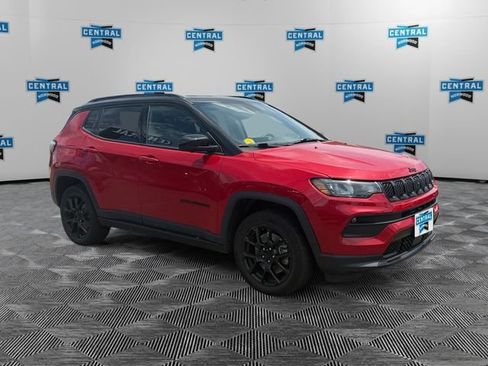 Used 2023 Jeep Compass Latitude w/ Sun and Sound Group AWD/4WD image 8
