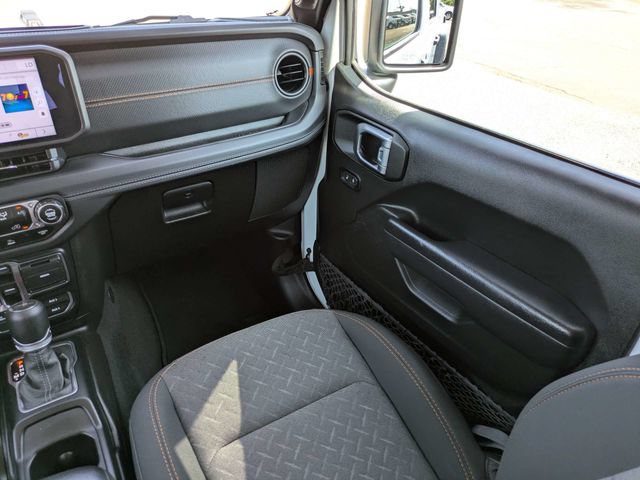 Used 2024 Jeep Gladiator Mojave AWD/4WD image 17