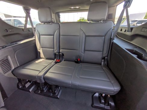 Used 2025 Chevrolet Suburban Z71 AWD/4WD image 29