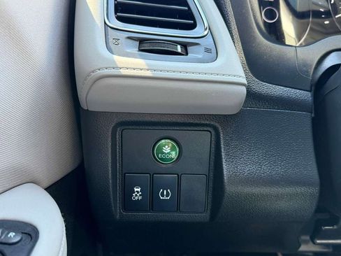 Used 2018 Honda HR-V EX image 33