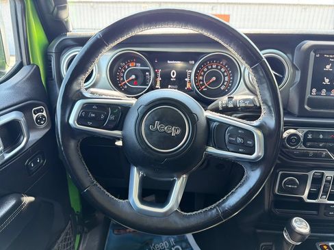 Used 2019 Jeep Wrangler Unlimited Sahara w/ Dual Top Group AWD/4WD image 14