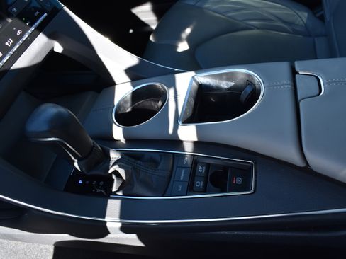 Used 2020 Toyota Avalon Limited image 22