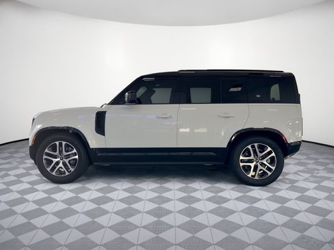 Used 2024 Land Rover Defender 110 X-Dynamic SE AWD/4WD image 2