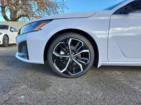 New 2025 Nissan Altima 2.5 SR image 35
