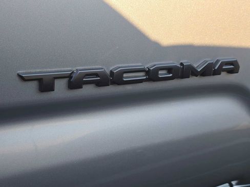 Certified 2021 Toyota Tacoma TRD Off-Road w/ TRD Premium Off Road Package AWD/4WD image 5