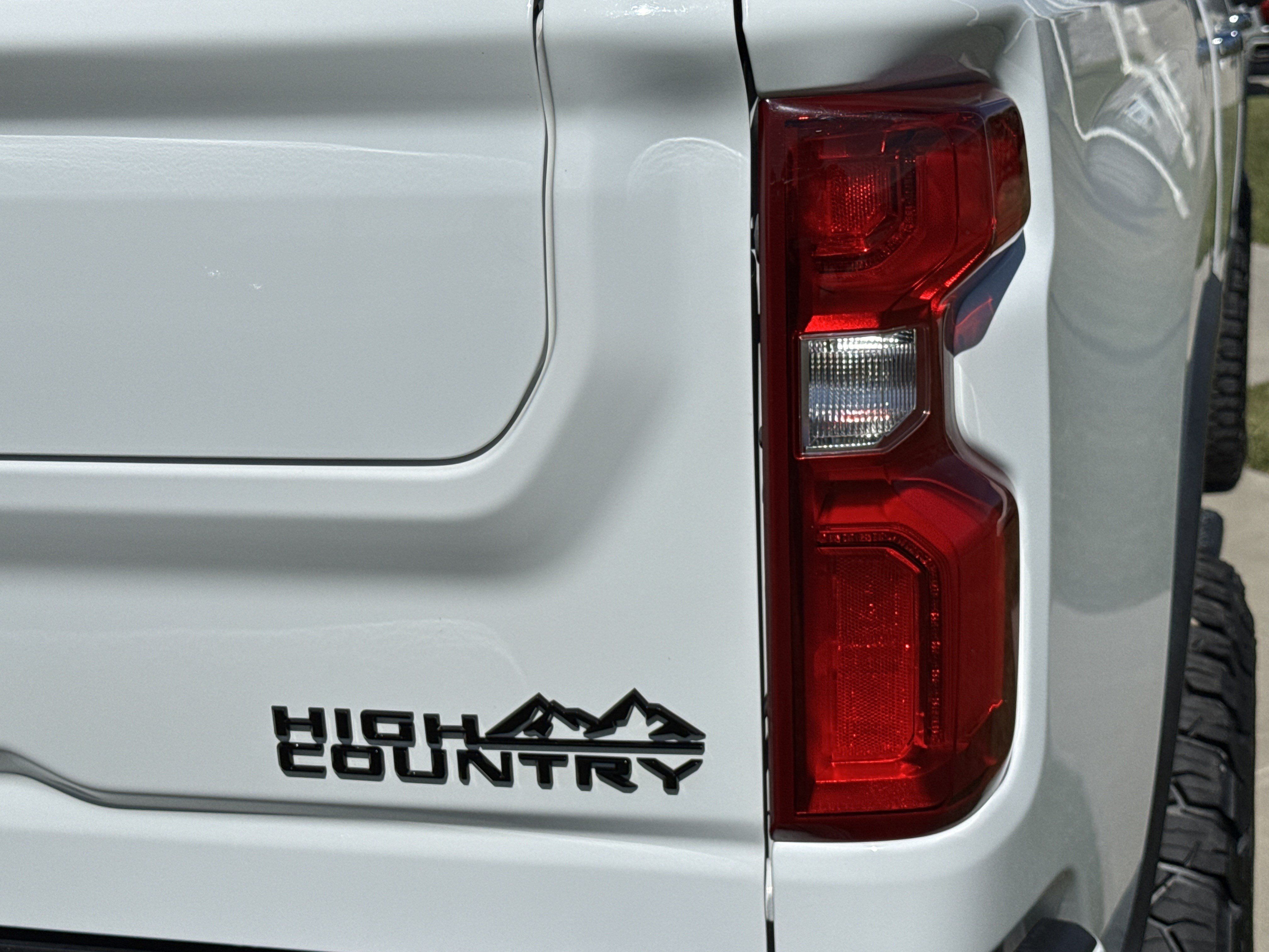 Used 2024 Chevrolet Silverado 3500 High Country w/ Technology Package AWD/4WD image 11