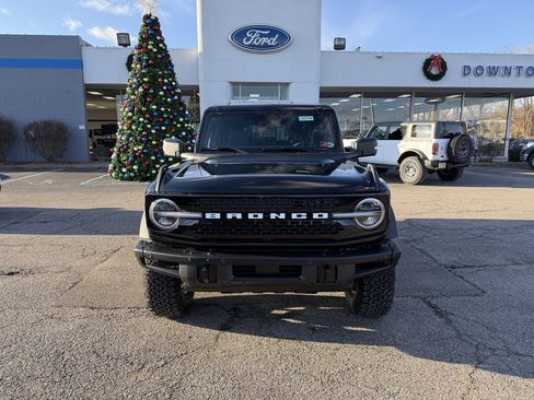 New 2025 Ford Bronco Badlands image 2