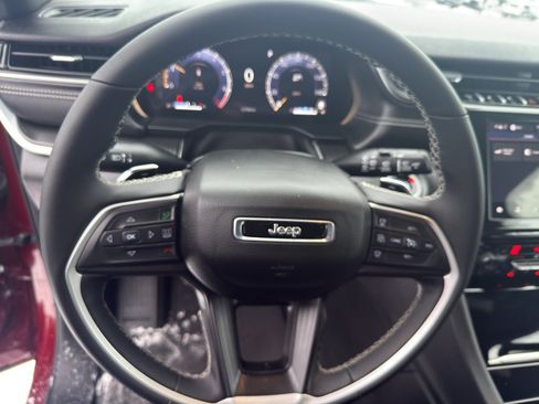 Used 2024 Jeep Grand Cherokee L Altitude image 15