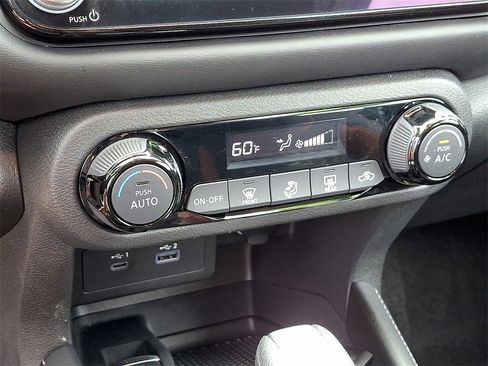 Used 2023 Nissan Kicks SR image 16