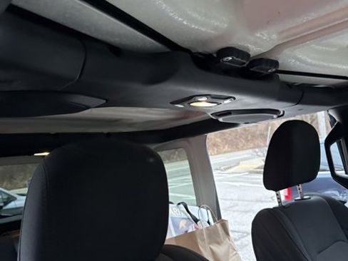 Used 2018 Jeep Wrangler Unlimited Sport S image 25