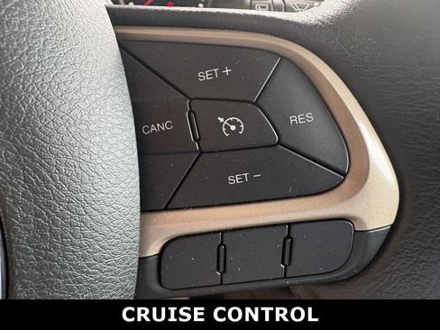 Used 2017 Jeep Renegade Latitude AWD/4WD image 12