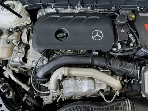 Used 2024 Mercedes-Benz GLB 250 GLB 250 image 32