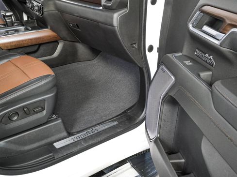 Used 2023 Chevrolet Silverado 1500 High Country w/ High Country Premium Package AWD/4WD image 25