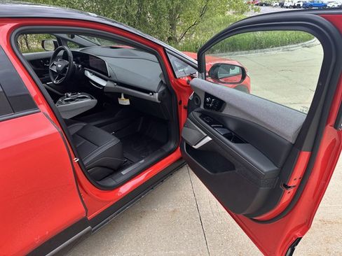 New 2025 Cadillac Optiq Sport 2 w/ LPO, Floor Liner Package image 31