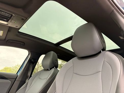 Used 2025 Volkswagen Tiguan SE R-Line AWD/4WD image 12
