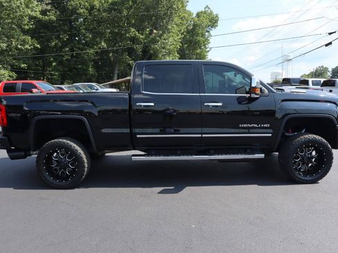 Used 2019 GMC Sierra 2500 Denali w/ Duramax Plus Package AWD/4WD image 4