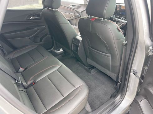 Used 2025 Chevrolet Trax RS w/ Sunroof Package image 21