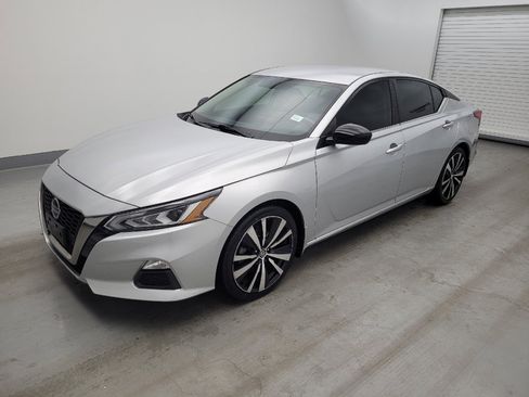 Used 2019 Nissan Altima 2.5 SR FWD image 2
