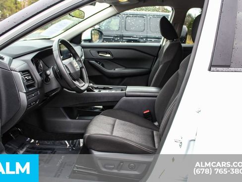 Used 2025 Nissan Rogue SV image 16