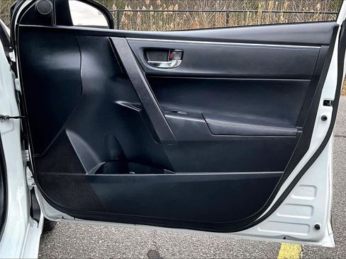 Used 2015 Toyota Corolla S image 22