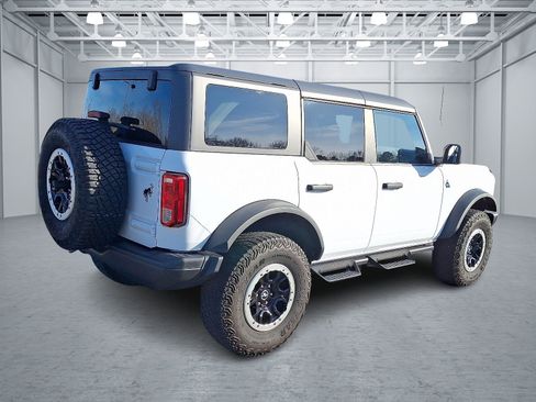 Used 2023 Ford Bronco Black Diamond w/ Sasquatch Package image 6