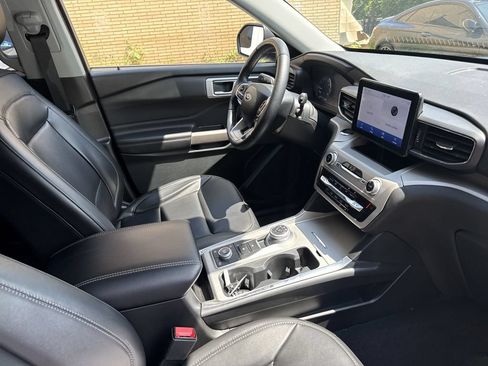 Used 2023 Ford Explorer XLT w/ Equipment Group 202A AWD/4WD image 27