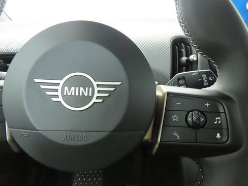 Used 2026 MINI Cooper 4-Door Hardtop FWD image 17