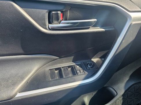 Used 2020 Toyota RAV4 XLE w/ Convenience Package FWD image 26