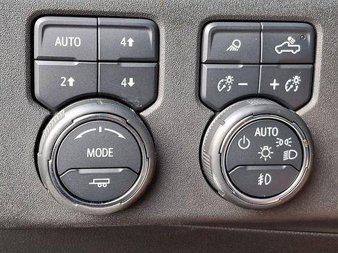 Used 2024 Chevrolet Silverado 2500 ZR2 w/ Technology Package image 23