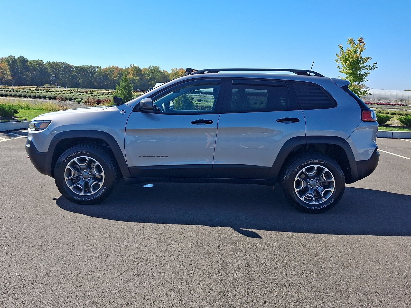 Used 2021 Jeep Cherokee Trailhawk w/ Premium Leather Package AWD/4WD image 4