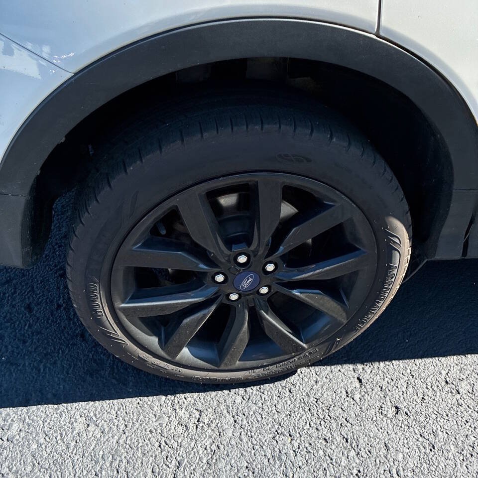 Used 2017 Ford Escape Titanium AWD/4WD image 10