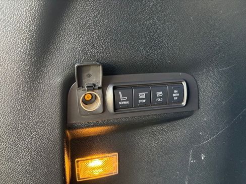 Used 2018 Ford Explorer Limited AWD/4WD image 23