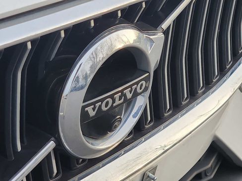 Used 2021 Volvo S60 T8 Inscription w/ Climate Package image 4