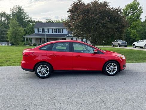 Used 2017 Ford Focus SE FWD image 4