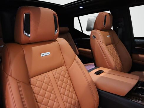 Used 2024 Cadillac Escalade Premium Luxury AWD/4WD image 16