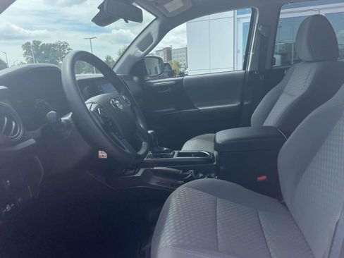 Used 2022 Toyota Tacoma SR AWD/4WD image 16