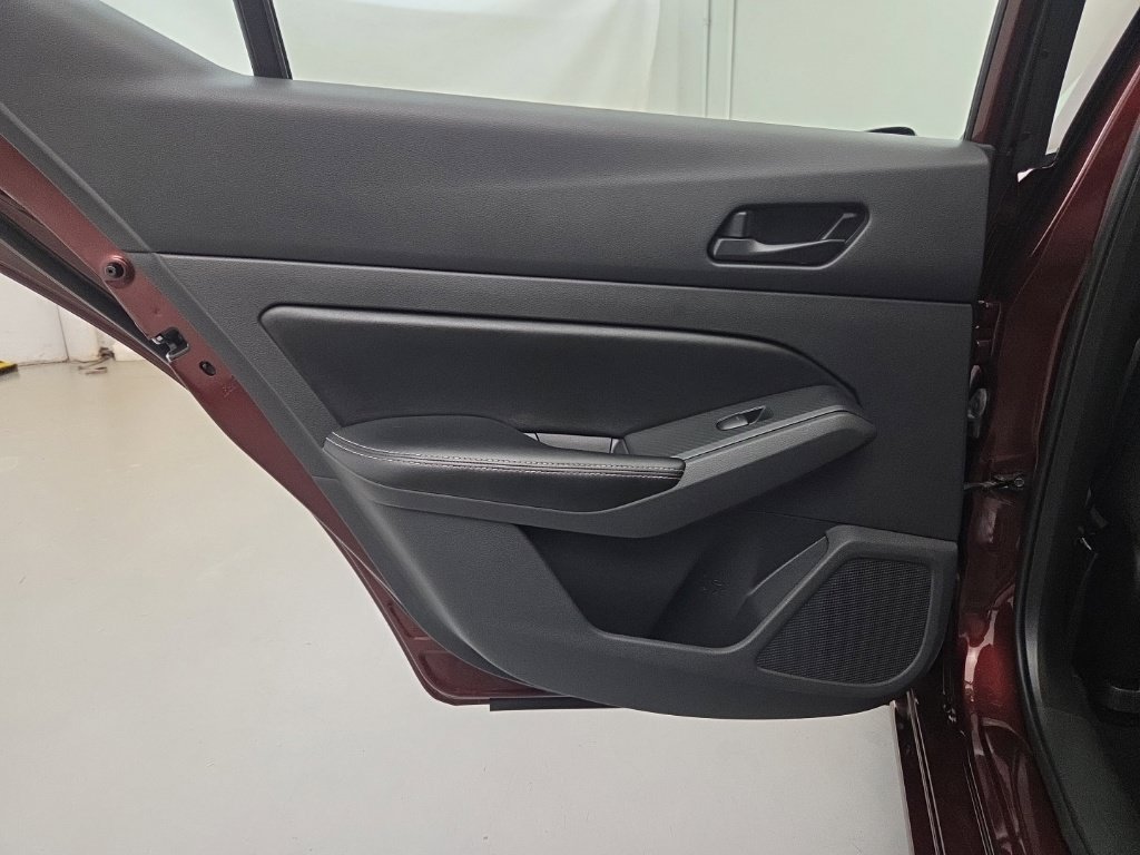 Used 2025 Nissan Altima 2.5 SV FWD image 17