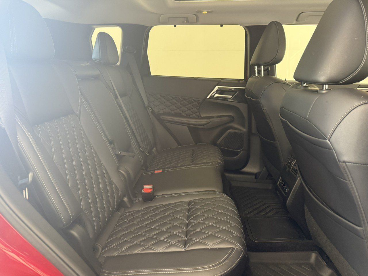 Used 2025 Mitsubishi Outlander SEL AWD/4WD image 13