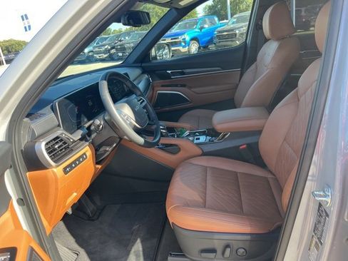 Used 2025 Kia Telluride AWD image 17
