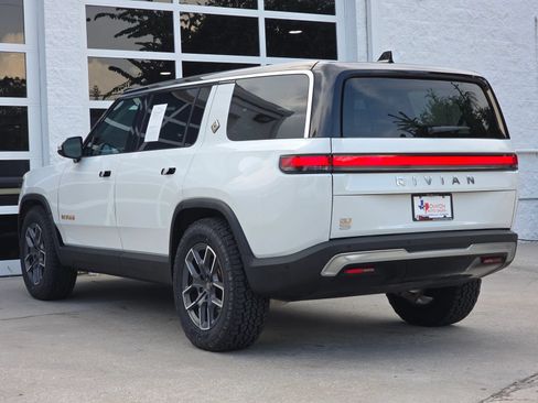 Used 2024 Rivian R1S Adventure AWD/4WD image 8
