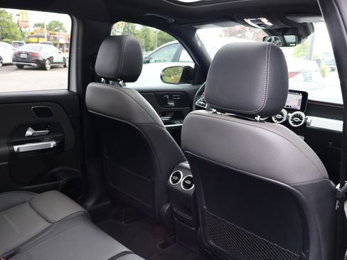 Used 2020 Mercedes-Benz GLB 250 4MATIC w/ AMG Line image 24