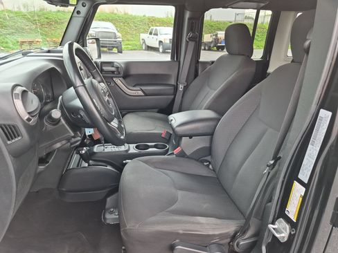 Used 2017 Jeep Wrangler Unlimited Sport w/ Quick Order Package 24S AWD/4WD image 19